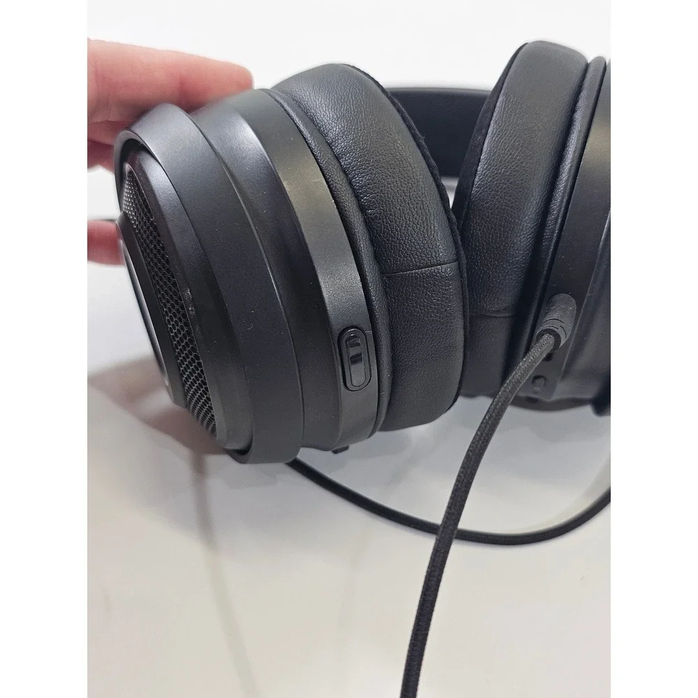 Razer Nari Ultimate Wireless Gaming Headset‎ Black RZ04-0267 HyperSense Audio